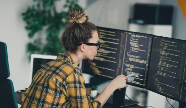 female software engineer integrating fiskaly's archiving API