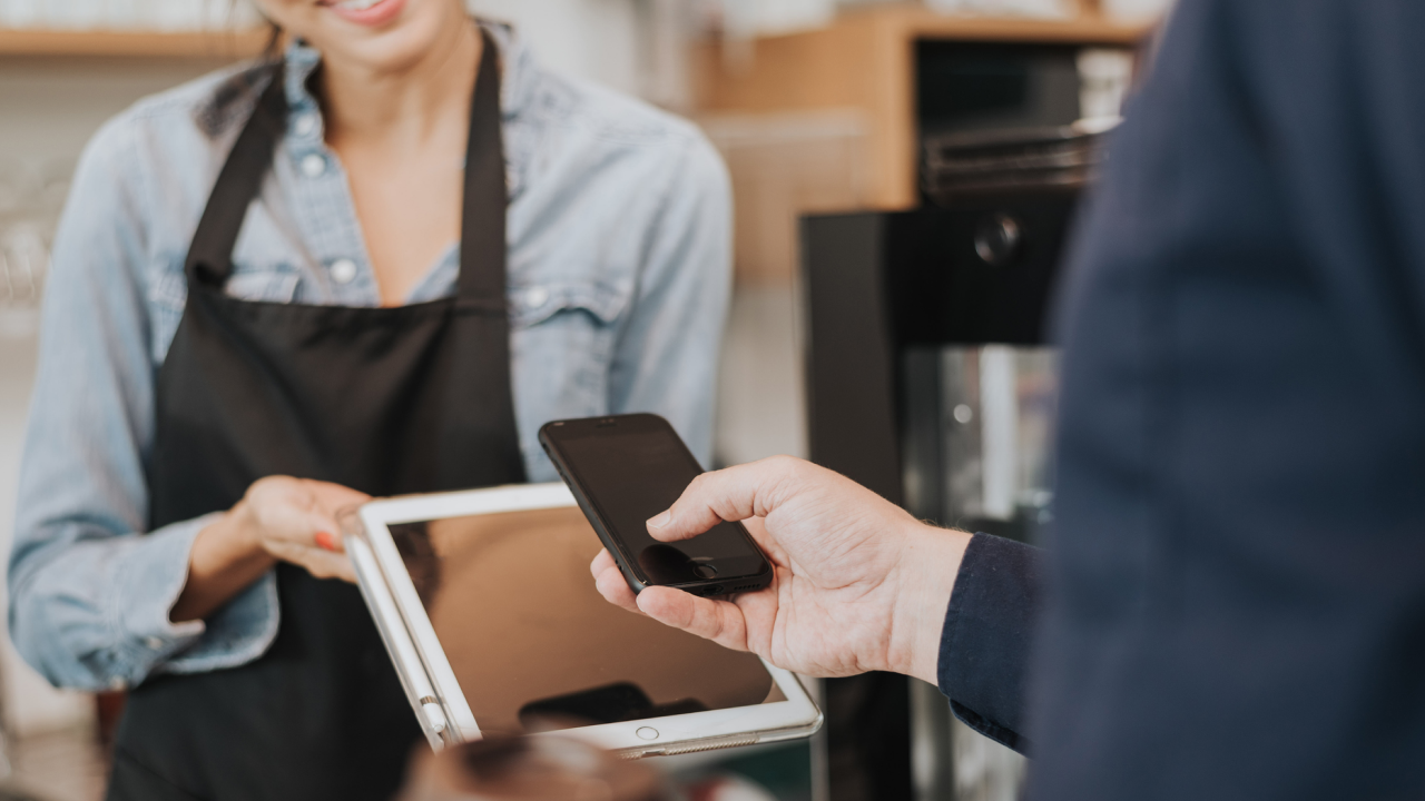 customer at the checkout scanning a screen with their phone