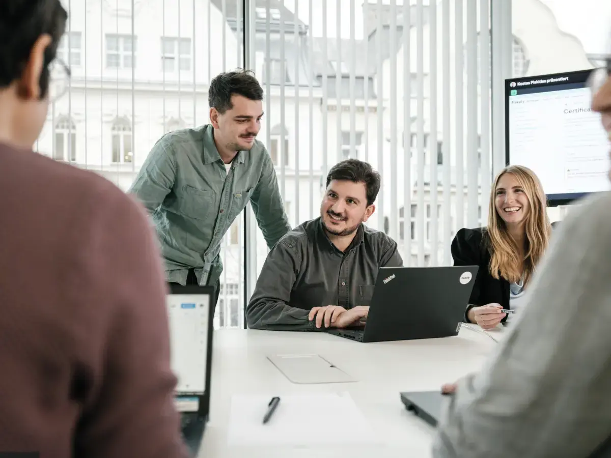 fiskaly employees discuss great fiskaly culture, perk, benefits and life work balance in the Vienna office in the city centre